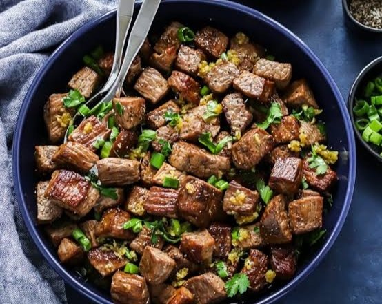 Easy garlic butter steak bites in ten minutes top view