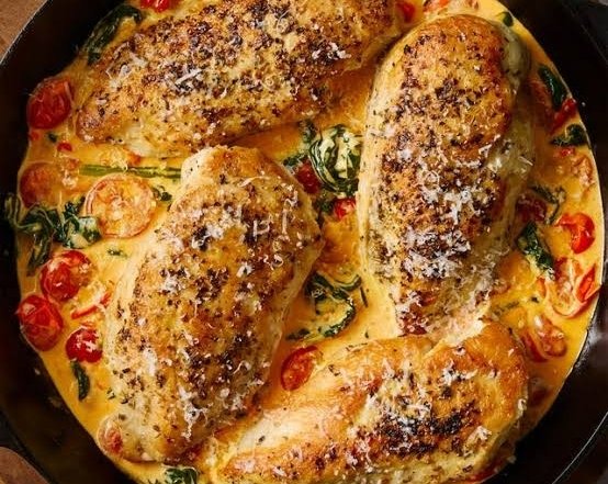 Easy Creamy Tuscan Garlic Chicken Skillet suggested serving