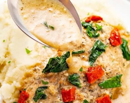 Viral Creamy Tuscan Garlic Crockpot Chicken top view